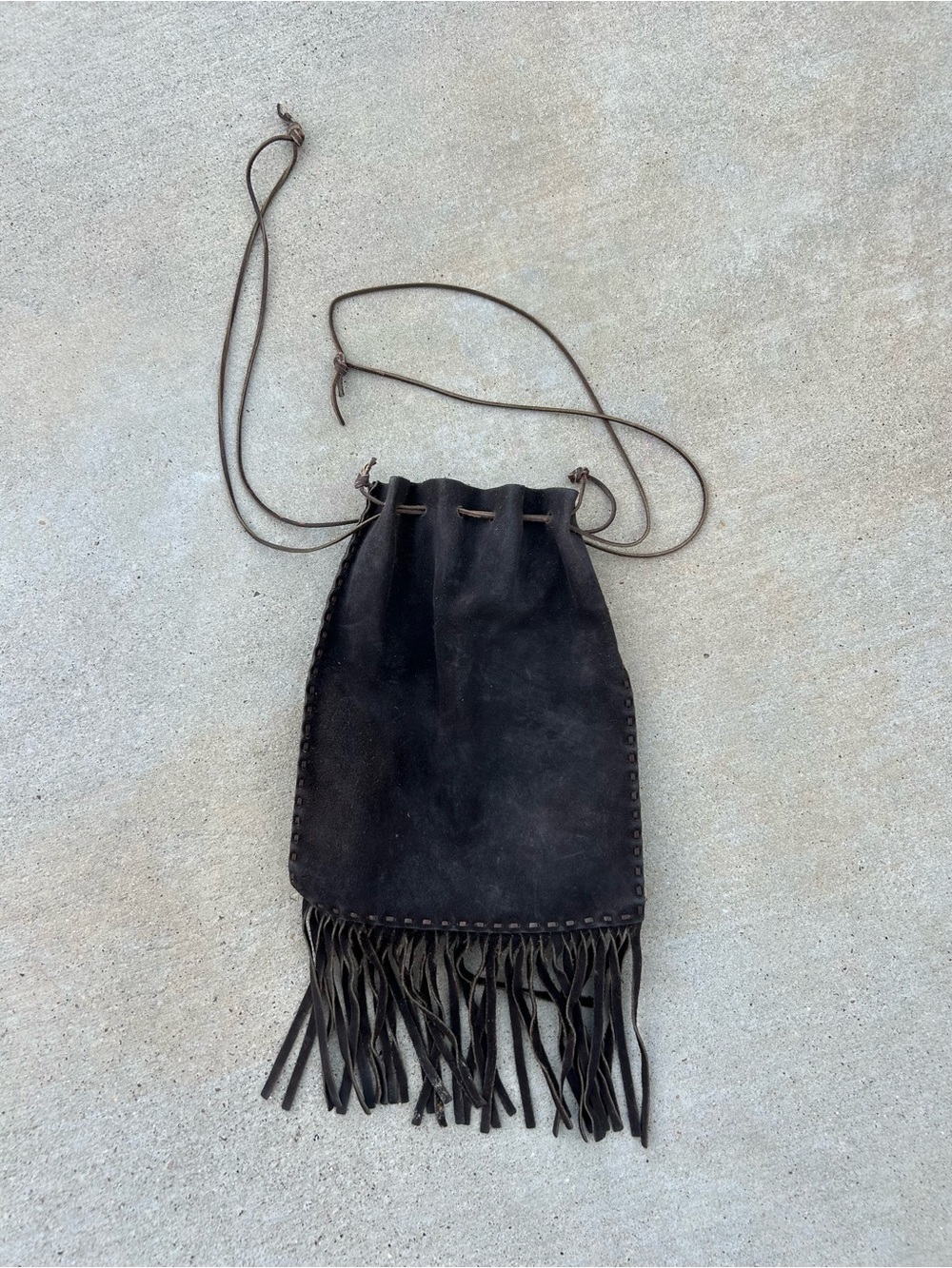 Handmade Brown Suede Drawstring Crossbody Shoulder Bag with Fringe - Vintage! - Picture 2 of 12